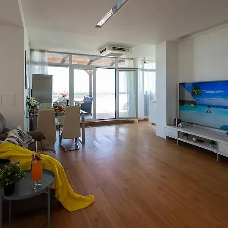 Skyhouse Private Penthouse And *