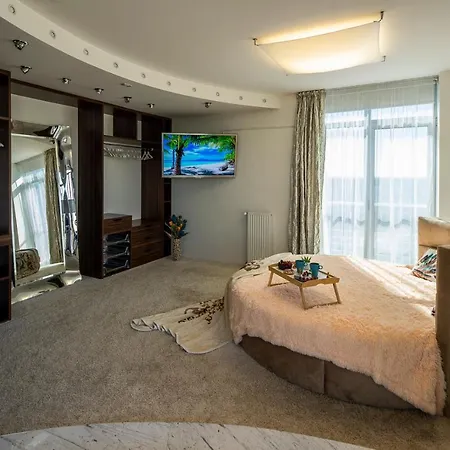 Amazing Penthouse And Spa Riga